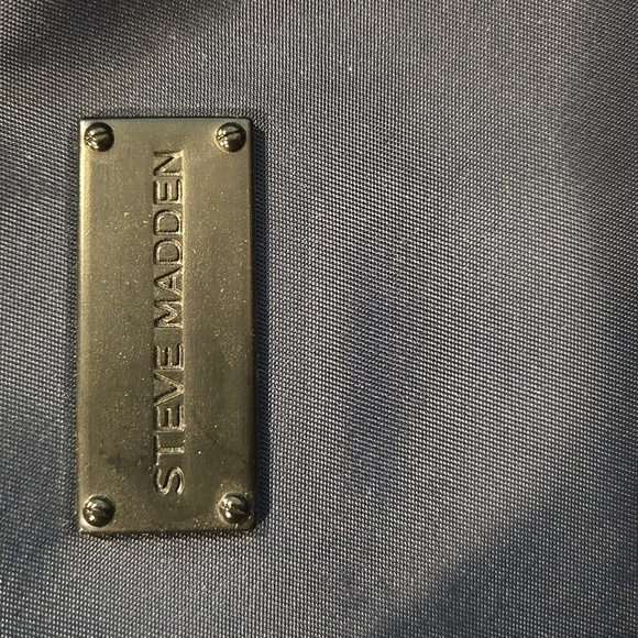 STEVE MADDEN BACKPACK WITH INCLUDED FRONT QUILTED POUCH FOR A TABLET. BLUE/GREY. - Picture 3 of 14